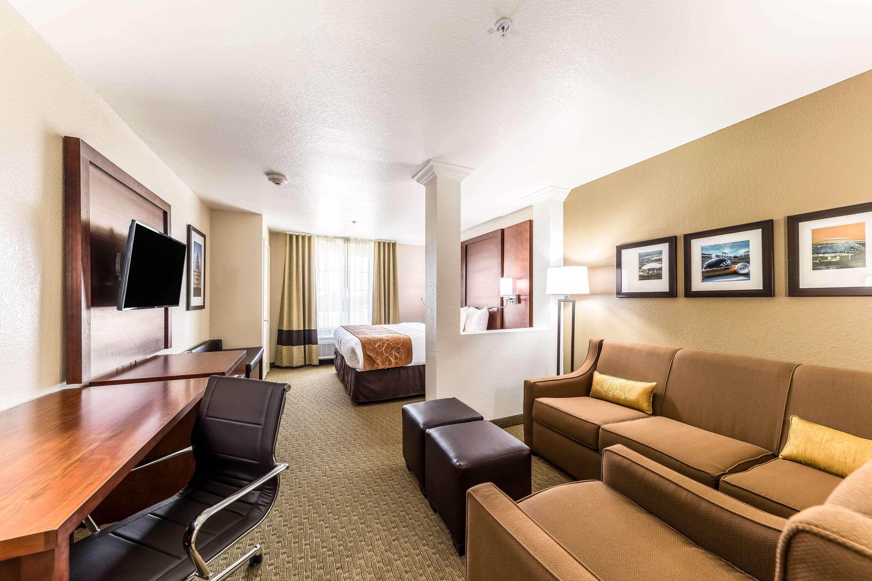 Comfort Suites Grand Prairie - Arlington North Buitenkant foto