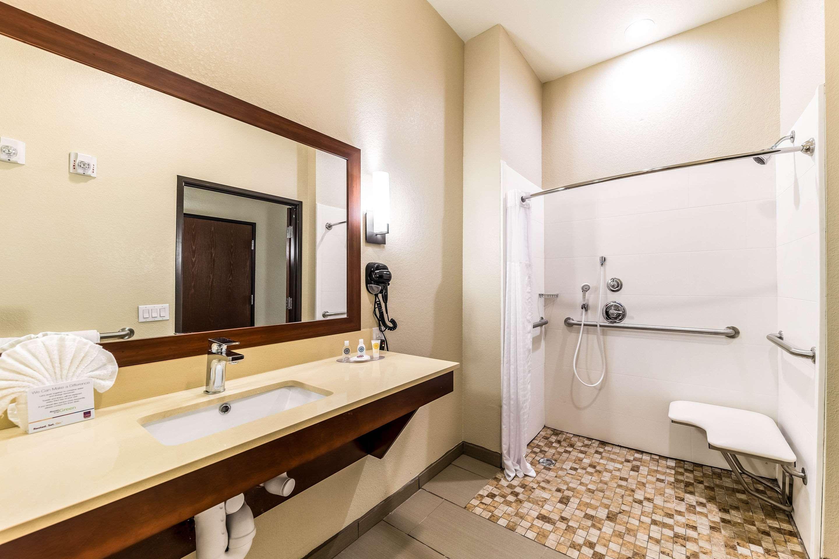 Comfort Suites Grand Prairie - Arlington North Buitenkant foto