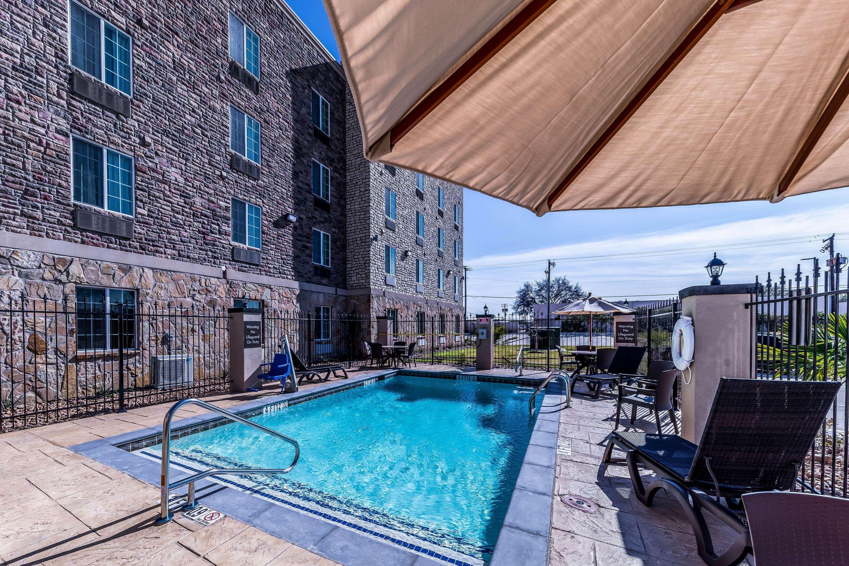 Comfort Suites Grand Prairie - Arlington North Buitenkant foto